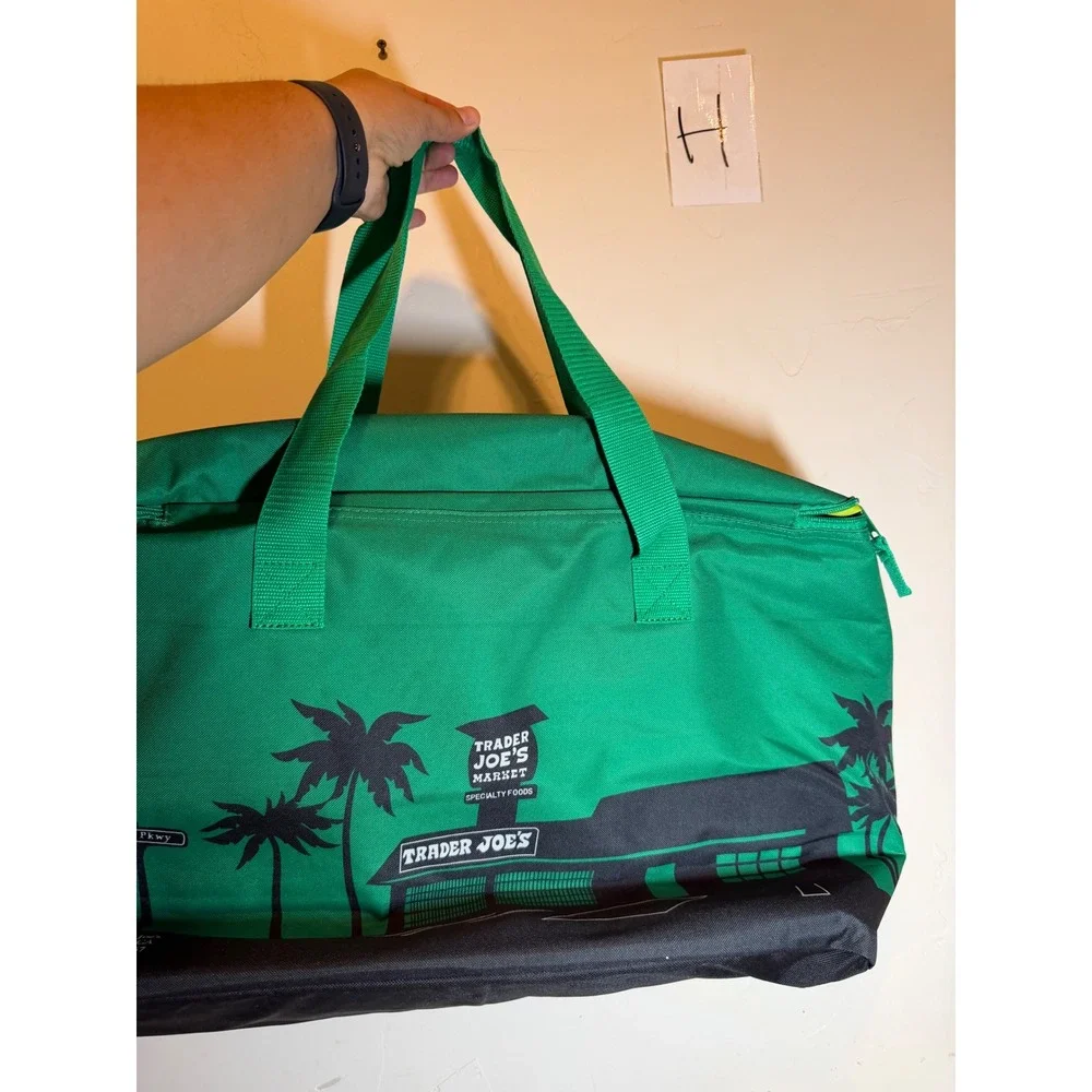 NEW Trader Joe's Cooler Bag Insulated Pasadena 1967 Graphic Green Black Large OS